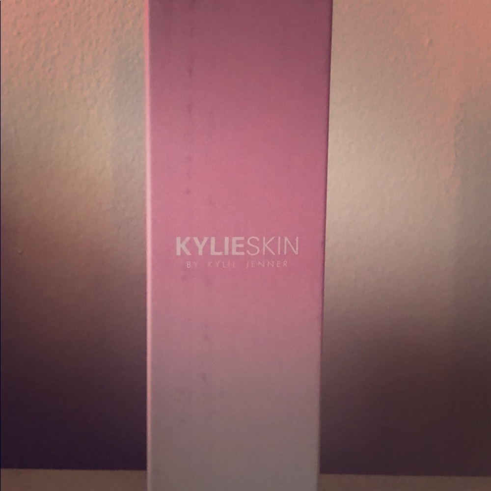 Kylie Skin Foaming Face Wash